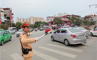 Phân luồng từ xa, phòng ngừa ùn tắc giao thông phục vụ Đại hội Đảng lần thứ XIII