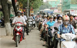 Hà Nội: Yêu cầu xử lý nghiêm phương tiện đi trên vỉa hè