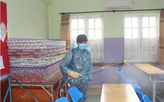 Trao tặng hàng nghìn khẩu trang, dung dịch sát khuẩn cho học sinh ở Hà Nội 