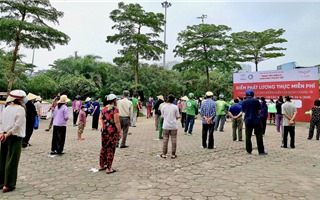 Phát 3.000 suất lương thực cho người lao động tại quận Ba Đình