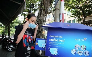 Bất ngờ với những cây ATM khẩu trang tại Hà Nội