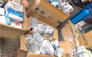 Hà Nội: 16 nhà thuốc bán khẩu trang y tế "chặt chém" bị xử lý