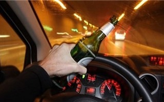 Vì sao lái xe khi uống rượu bia dễ gây nguy hiểm?