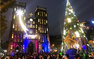 Nhà thờ Hà Nội lung linh sắc màu đón Giáng sinh