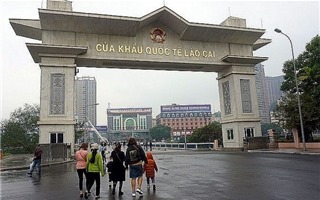 Tạm ngừng xuất, nhập cảnh khách du lịch qua cửa khẩu Lào Cai