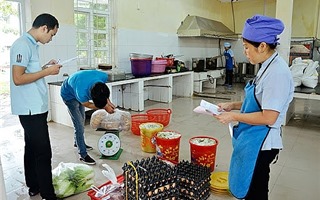 Kiểm soát chặt chẽ nguồn thực phẩm đầu vào tại bếp ăn trường học