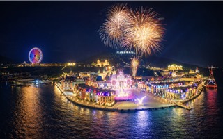 Đêm giao thừa rực rỡ: “Thánh địa countdown họ Vin” vững vàng trên bản đồ Việt