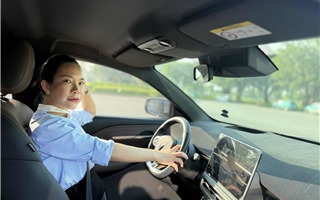 Nữ chủ xe VinFast VF 6: “Cuộc đời sang trang từ khi lái xe điện”