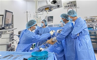 Vinmec Đà Nẵng mổ cấp cứu u buồng trứng khổng lồ cho ca suy thận 