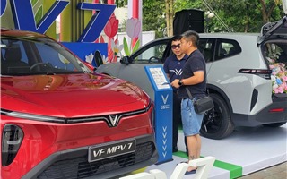 VF MPV 7: Chở đủ 7 người vẫn tăng tốc cực nhẹ, êm ái hơn hẳn xe xăng