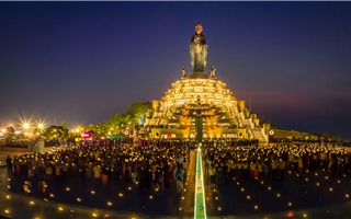 Săn vé cáp treo sau 17h: Trốn nóng trên đỉnh núi Bà Đen lạnh sâu như chớm đông
