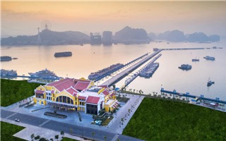 Du khách “kín lịch” chơi lễ Quốc khánh đầu tiên của thành phố Quảng Ninh 