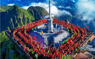 Nghỉ lễ giỗ tổ và 30/4 - 1/5, khám phá “thị trấn trong mây” đẹp nhất thế giới 