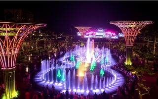  Pháo hoa thắp sáng Quảng trường biển Sầm Sơn thu hút hàng trăm ngàn du khách