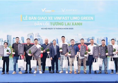 Tài xế mua VinFast Limo Green: Đẹp hơn ảnh, rộng hơn xe cùng tầm giá