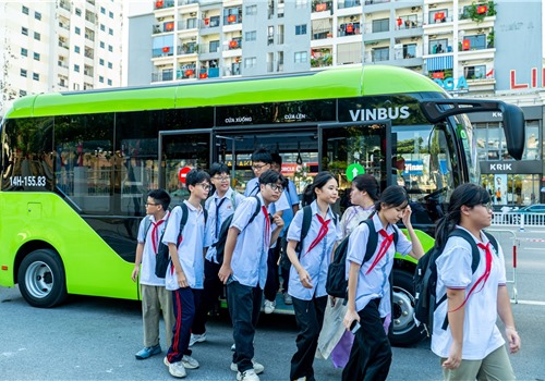 Quảng Ninh triển khai xe bus điện miễn phí đưa đón học sinh đến trường 