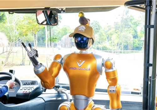 Vindynamics ra mắt robot hình người tại 2 sự kiện công nghệ hàng đầu thế giới