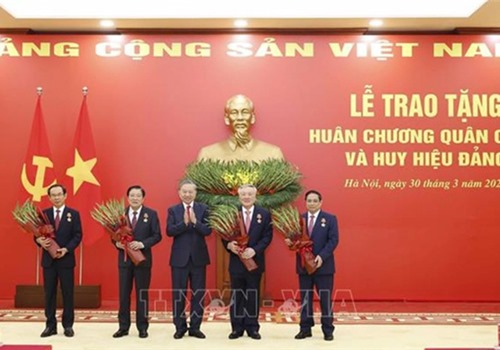 Tổng Bí thư Tô Lâm chủ trì Lễ trao tặng Huân chương Quân công và Huy hiệu Đảng 