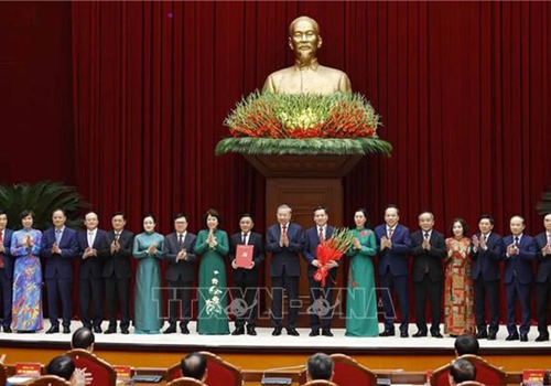 Hội nghị công bố Quyết định của Bộ Chính trị về công tác cán bộ 