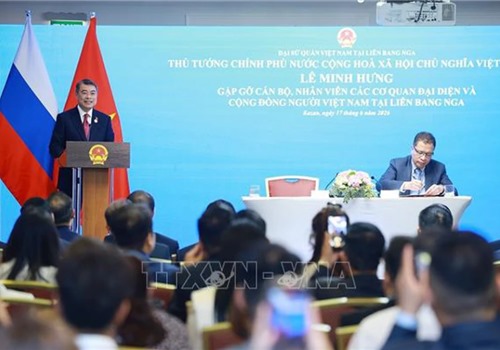 Thủ tướng Lê Minh Hưng gặp cộng đồng người Việt Nam tại Nga 