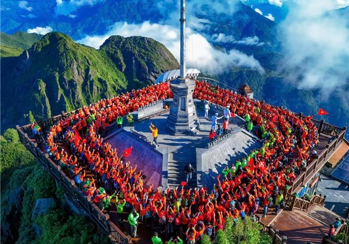 Nghỉ lễ giỗ tổ và 30/4 - 1/5, khám phá “thị trấn trong mây” đẹp nhất thế giới 
